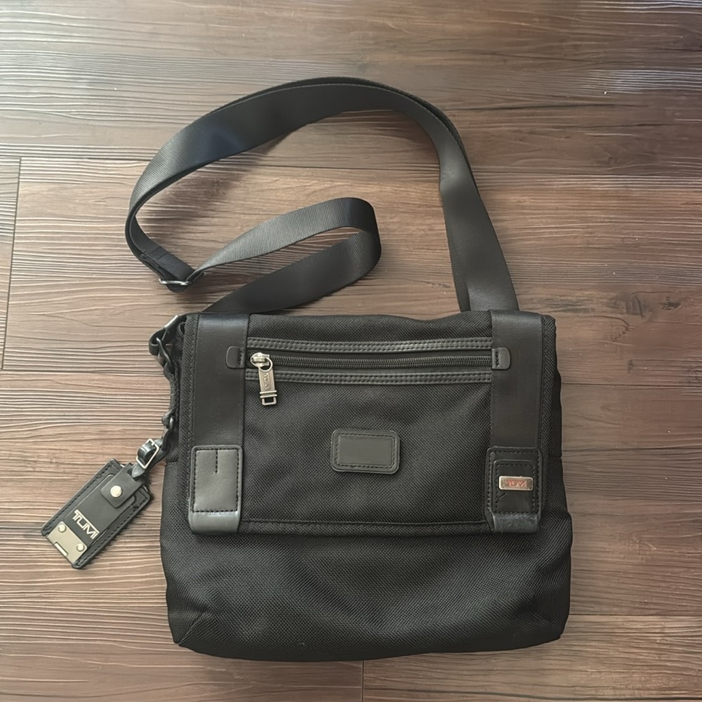Tumi Black Alpha Bravo Beale Mini Mens Ballistic Nylon/Leather Black Price Firm🙏
